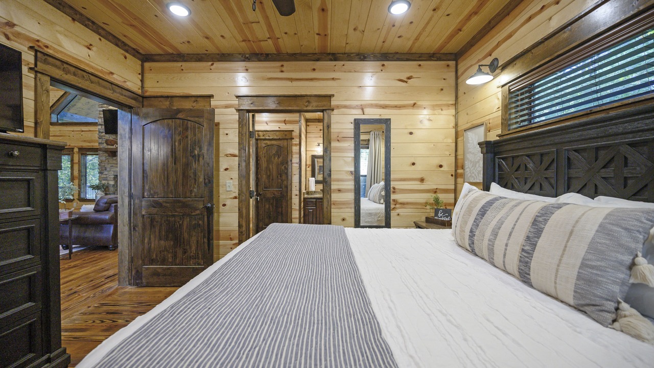 Photo of Bedroom in Broken Bow