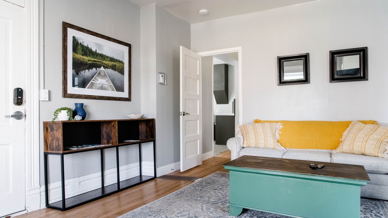 Photo of Livingroom in University District