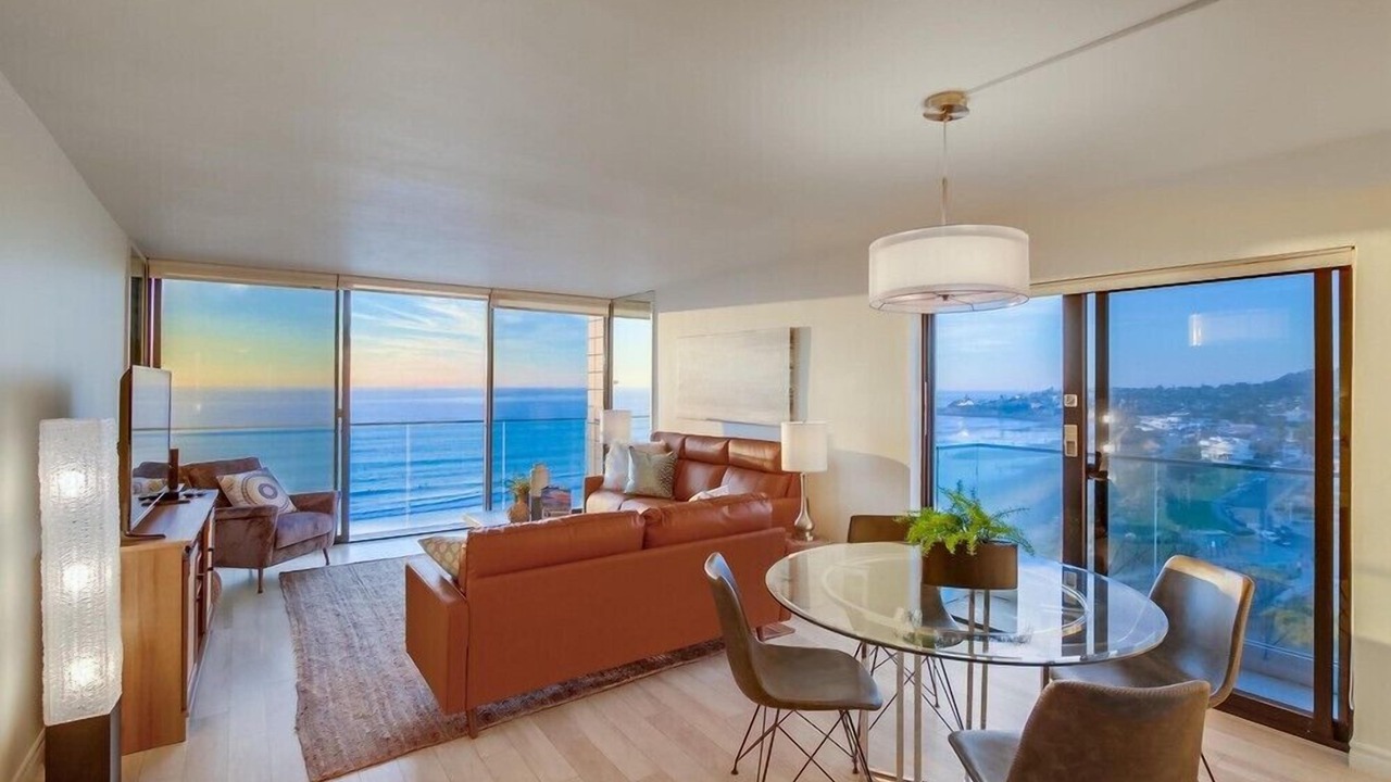 Photo of Livingroom in North Pacific Beach