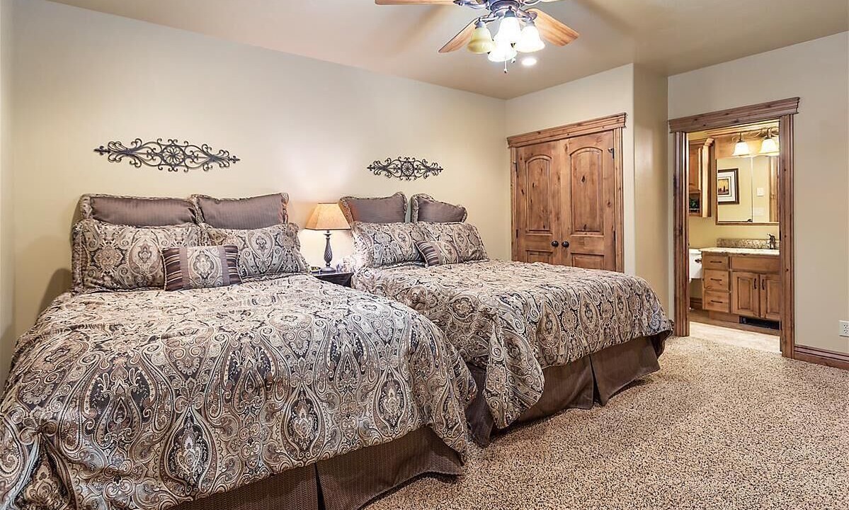 Photo of Bedroom in Island Park