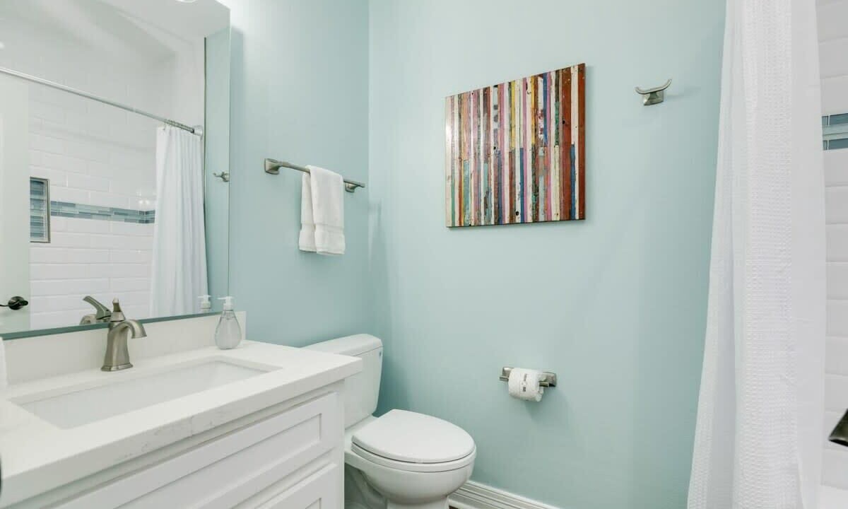 Photo of Bathroom in Pirates Beach