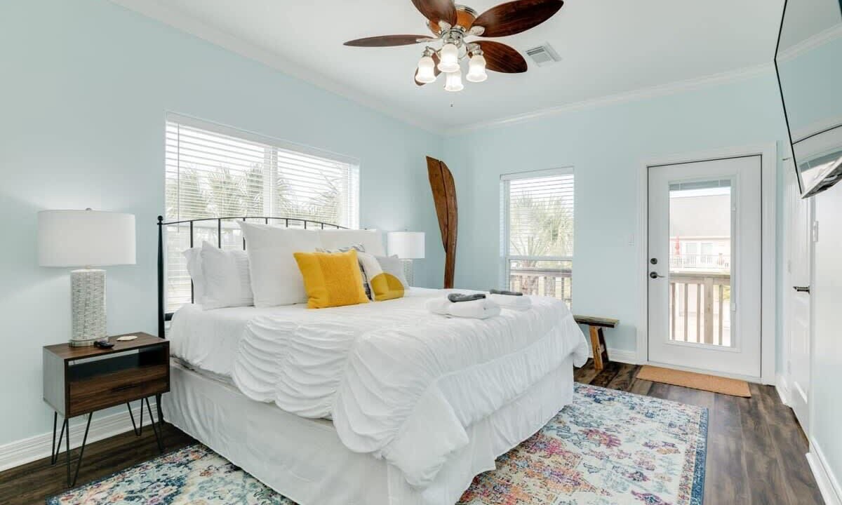 Photo of Bedroom in Pirates Beach