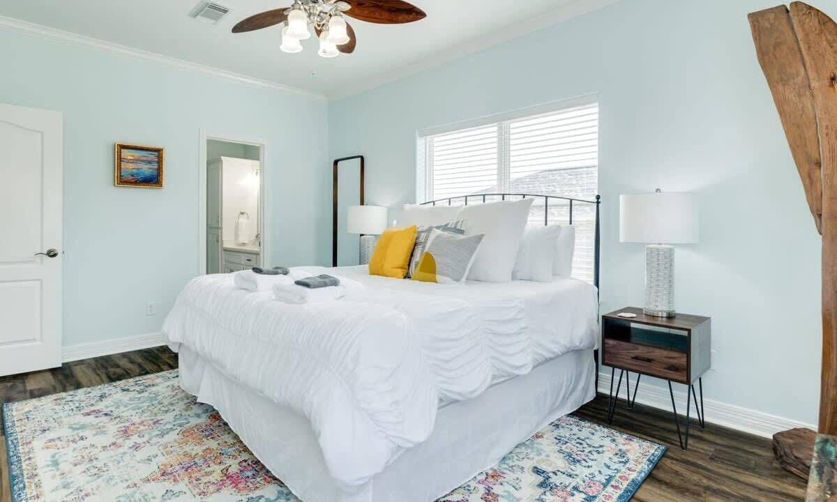 Photo of Bedroom in Pirates Beach