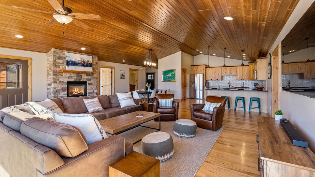Photo of Livingroom in Wineglass
