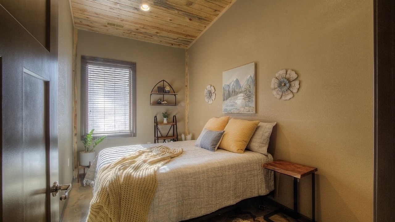 Photo of Bedroom in Hermosa