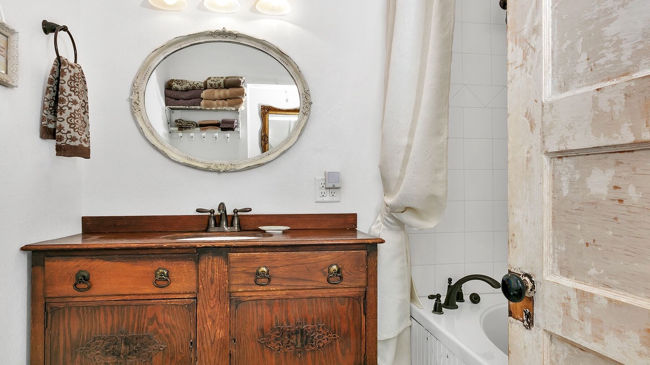 Photo of Bathroom in Stonewall