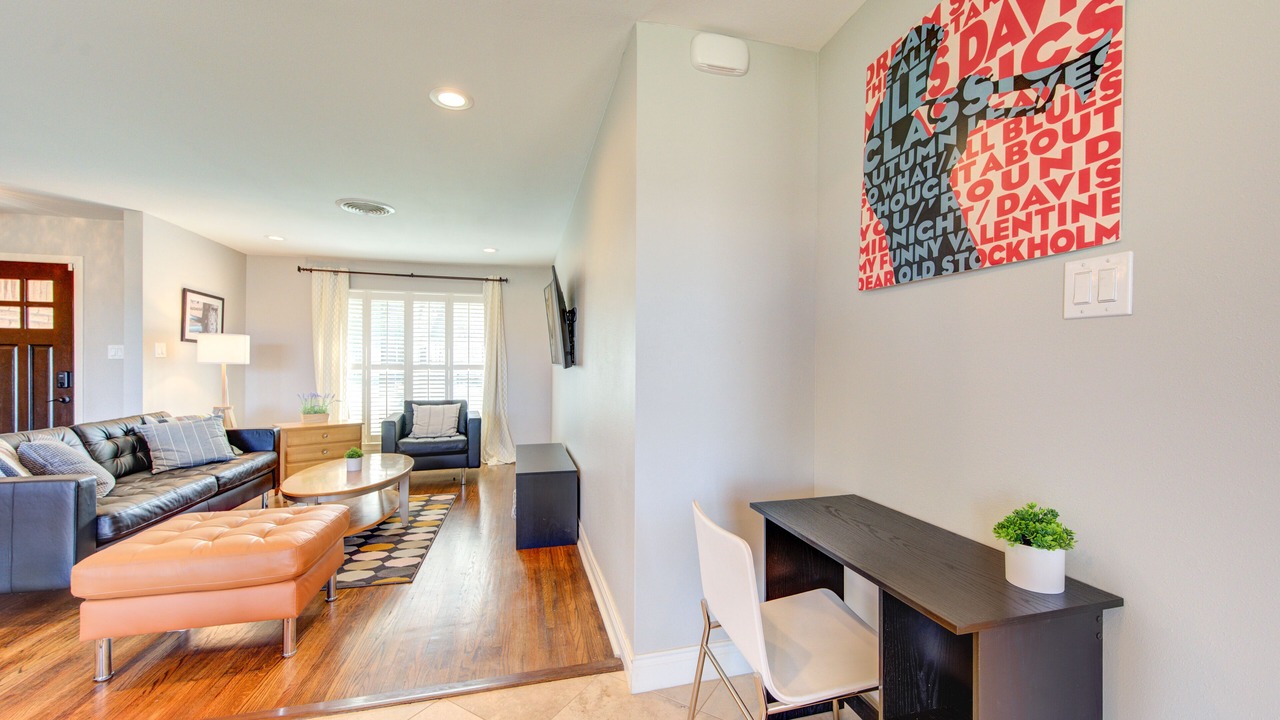 Photo of Livingroom in Spring Shadows