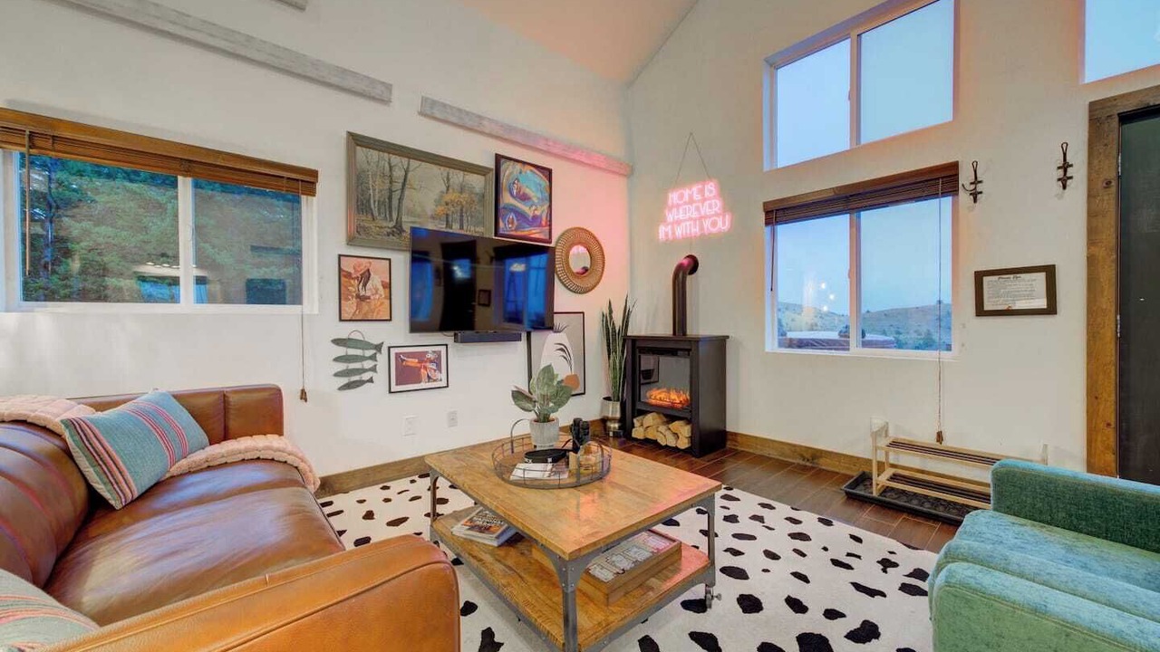 Photo of Livingroom in Emigrant