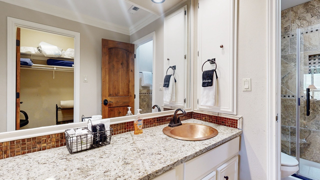 Photo of Bathroom in Lakeway
