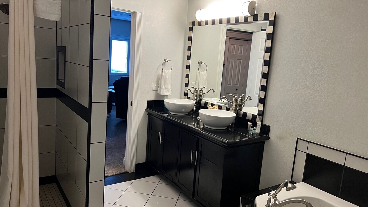 Photo of Bathroom in Watford City