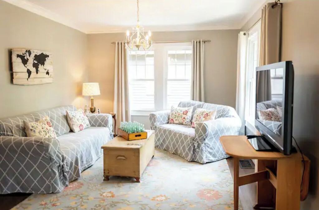 Photo of Livingroom in Meridian-Kessler