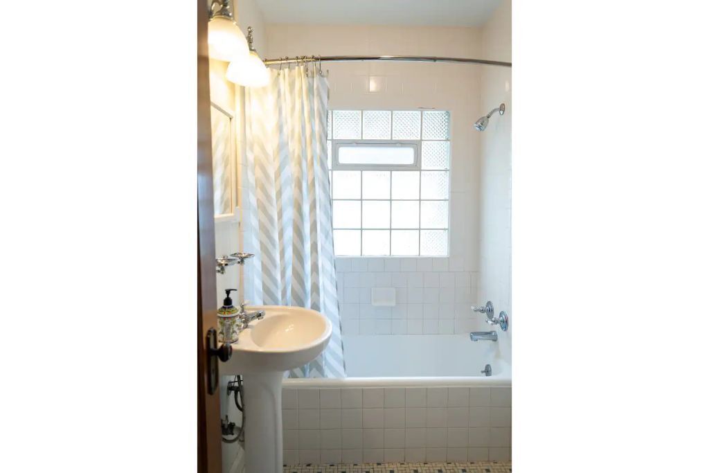 Photo of Bathroom in Meridian-Kessler
