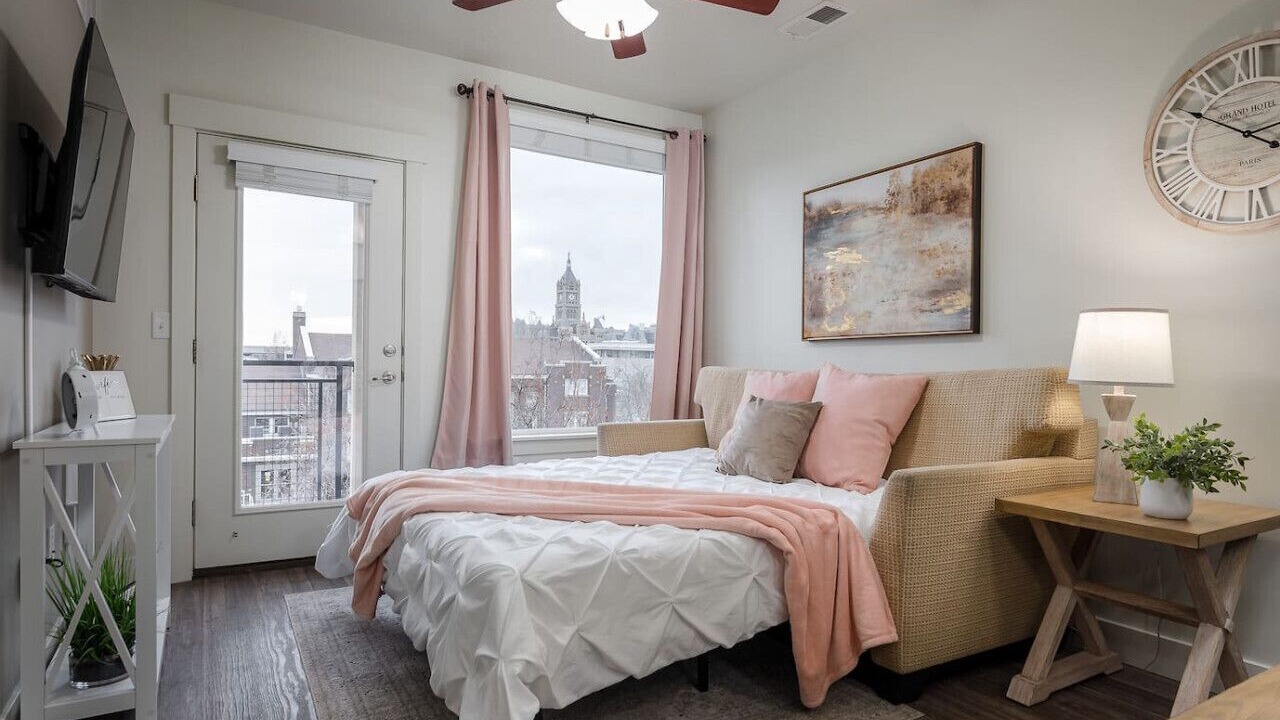 Photo of Bedroom in Central City