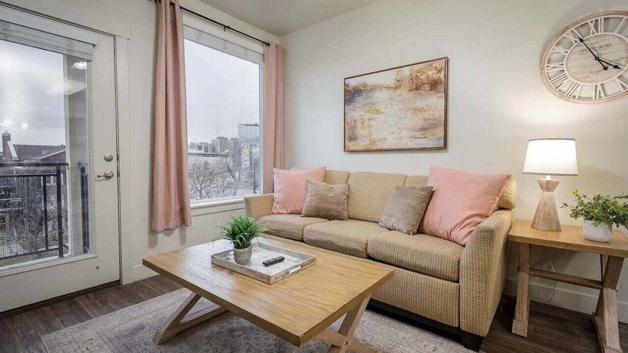 Photo of Livingroom in Central City