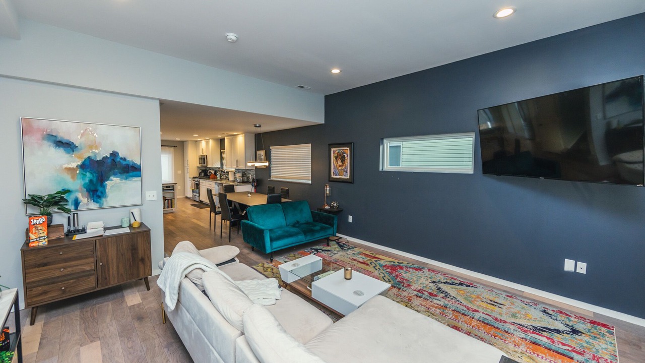 Photo of Livingroom in Detroit - Shoreway