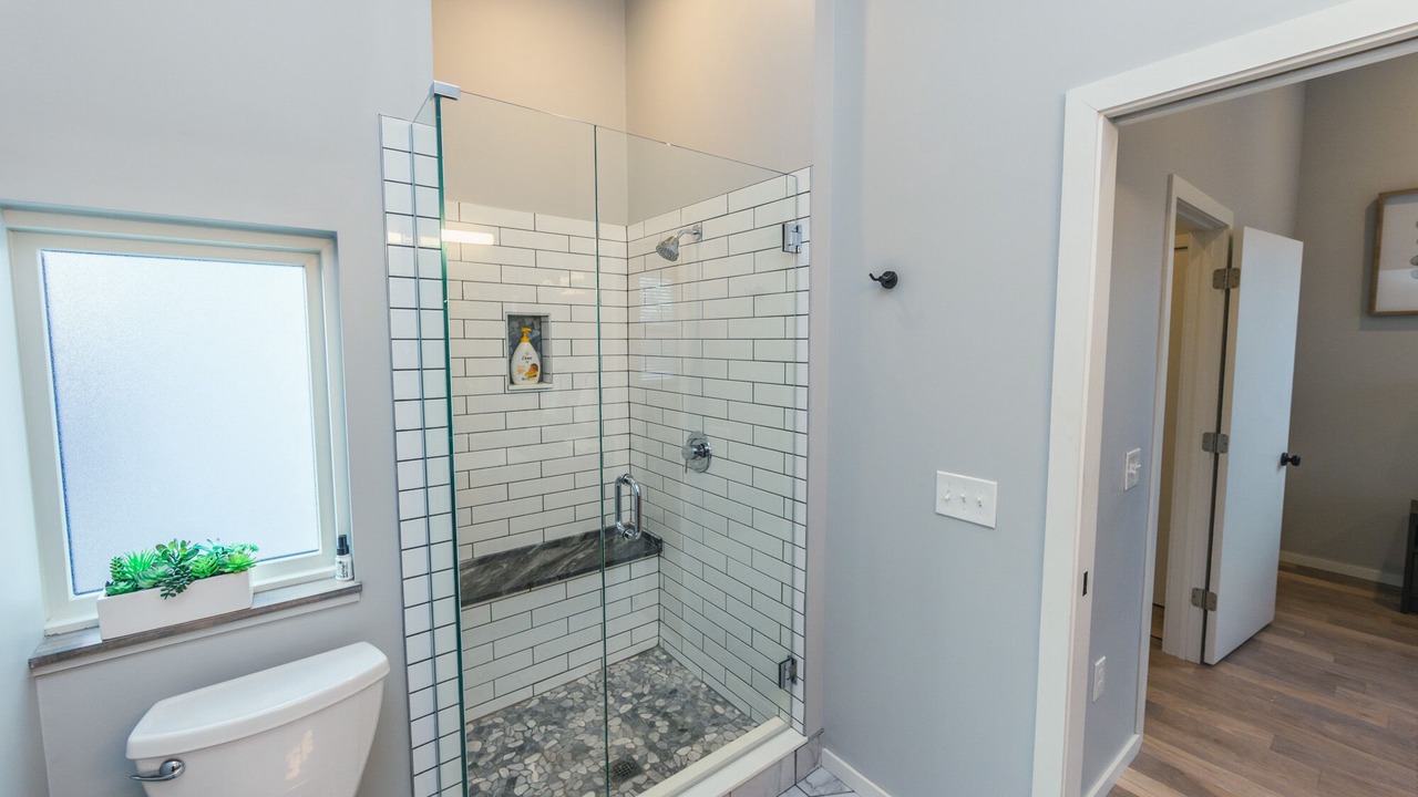 Photo of Bathroom in Detroit - Shoreway