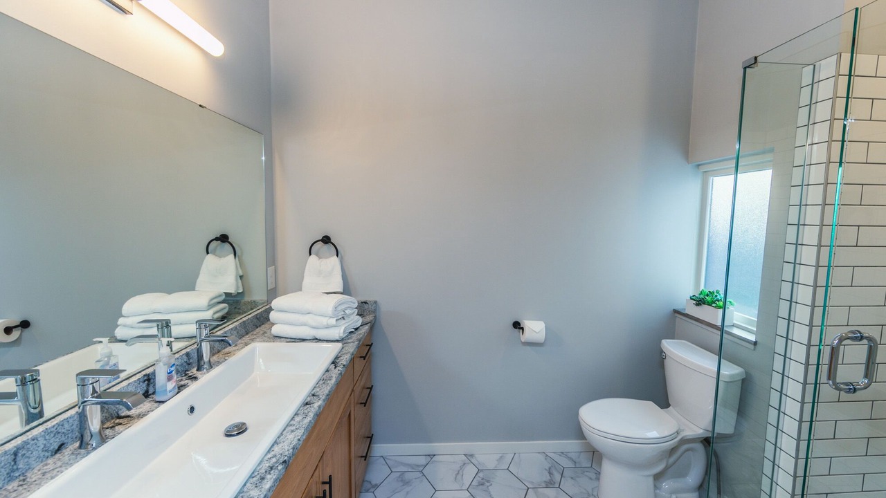 Photo of Bathroom in Detroit - Shoreway