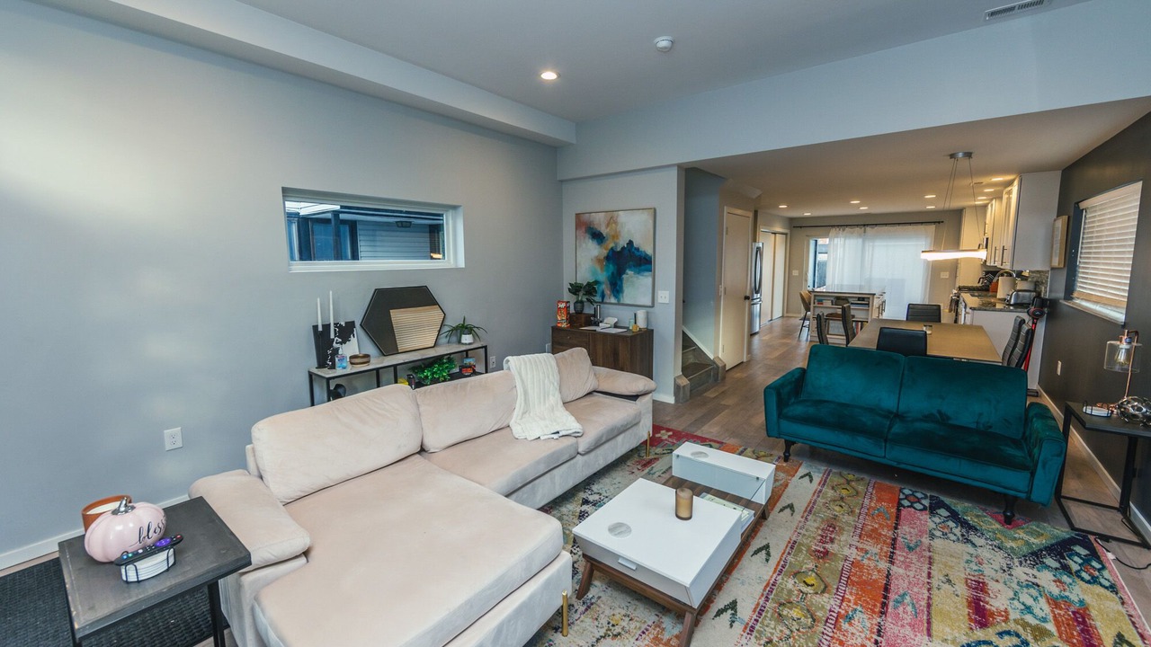 Photo of Livingroom in Detroit - Shoreway