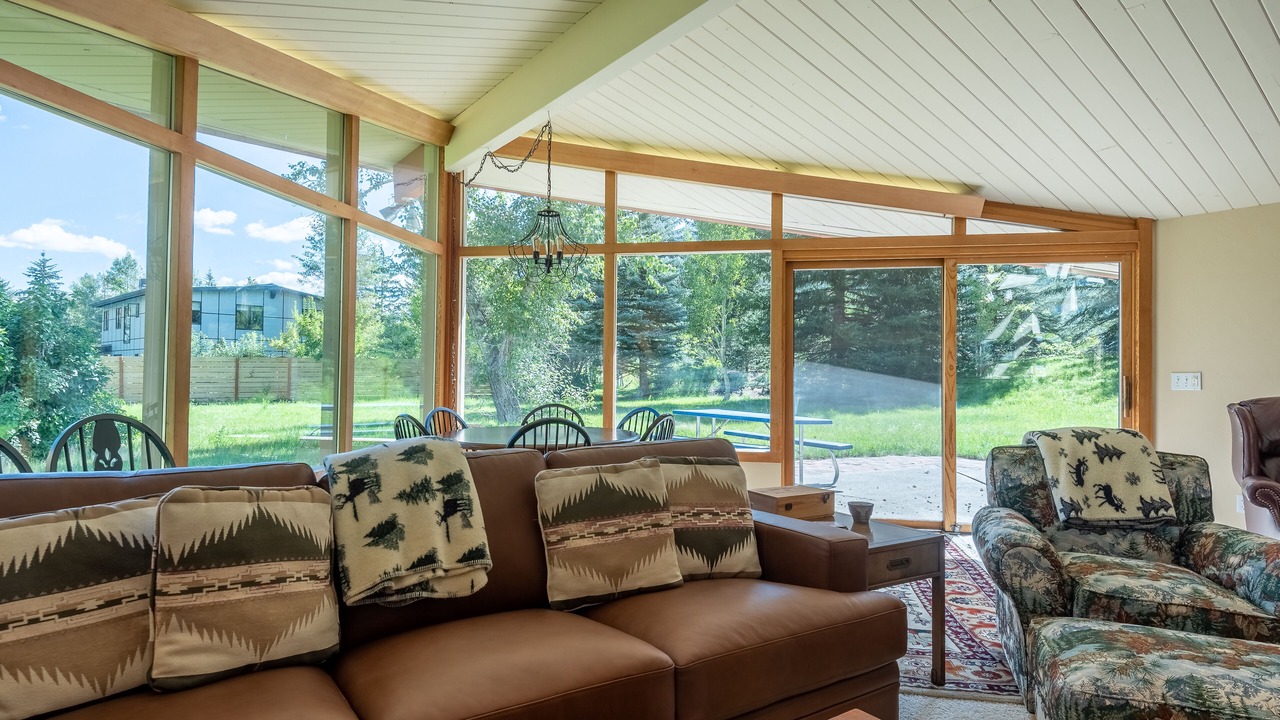 Photo of Livingroom in Warm Springs
