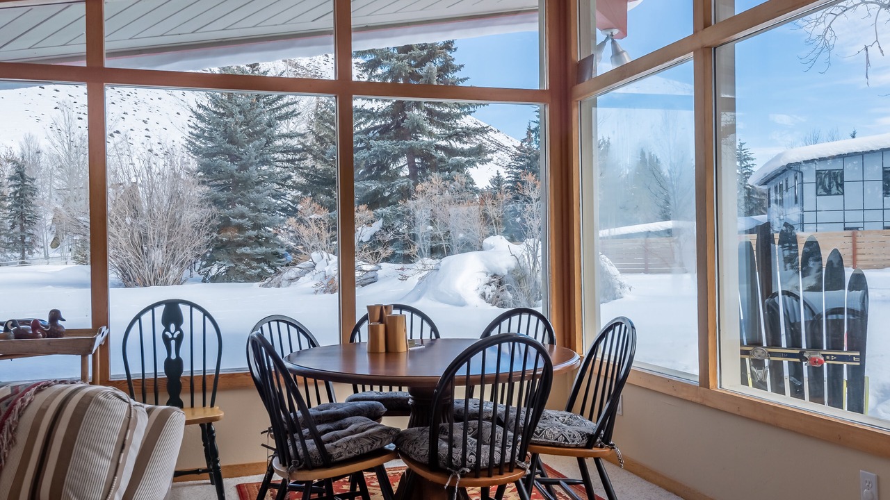 Photo of Livingroom in Warm Springs
