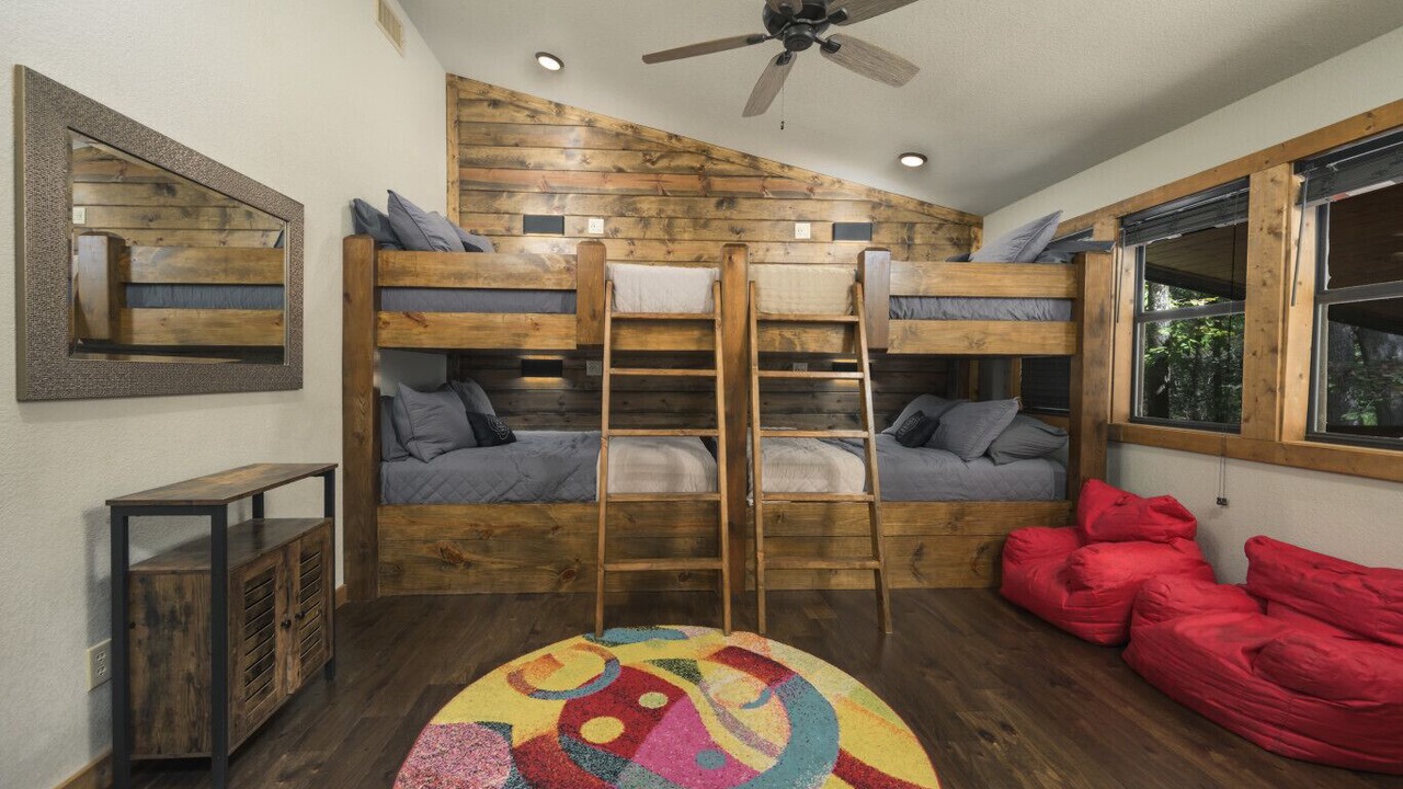 Photo of Bedroom in Broken Bow