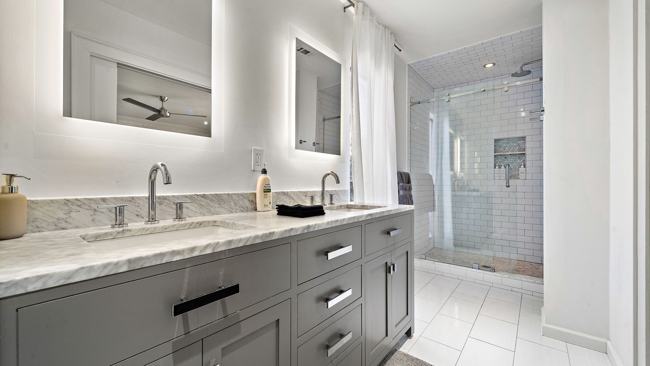 Photo of Bathroom in Greenway Plaza-Upper Kirby
