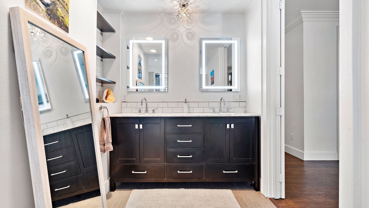 Photo of Bathroom in Greenway Plaza-Upper Kirby