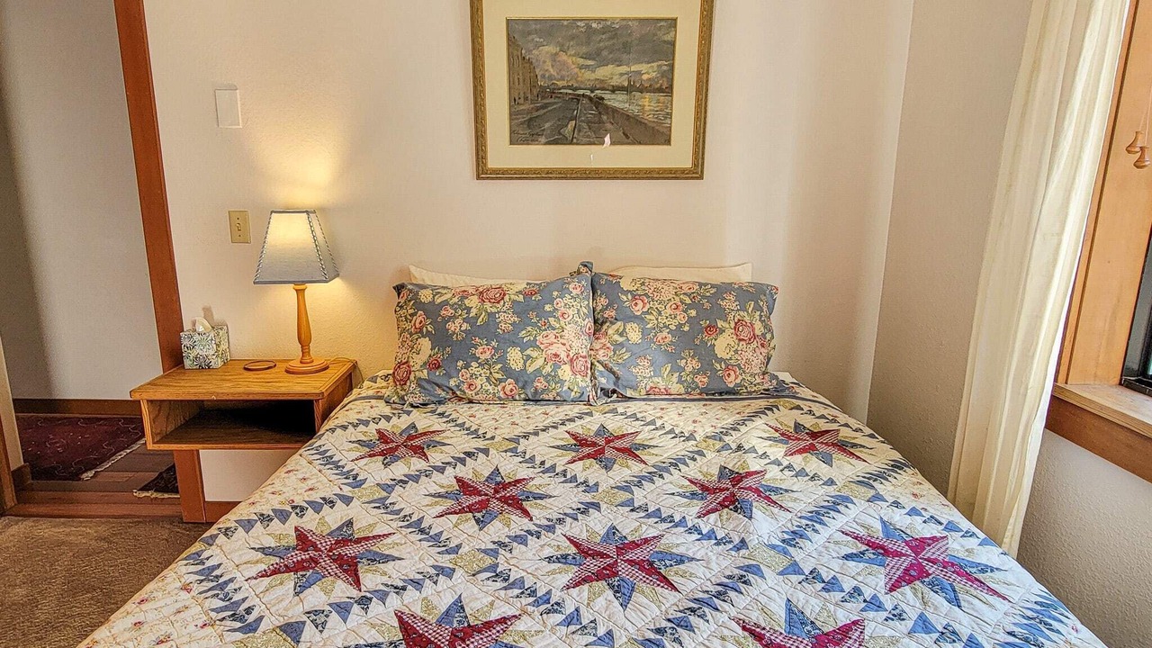Photo of Bedroom in Mazama