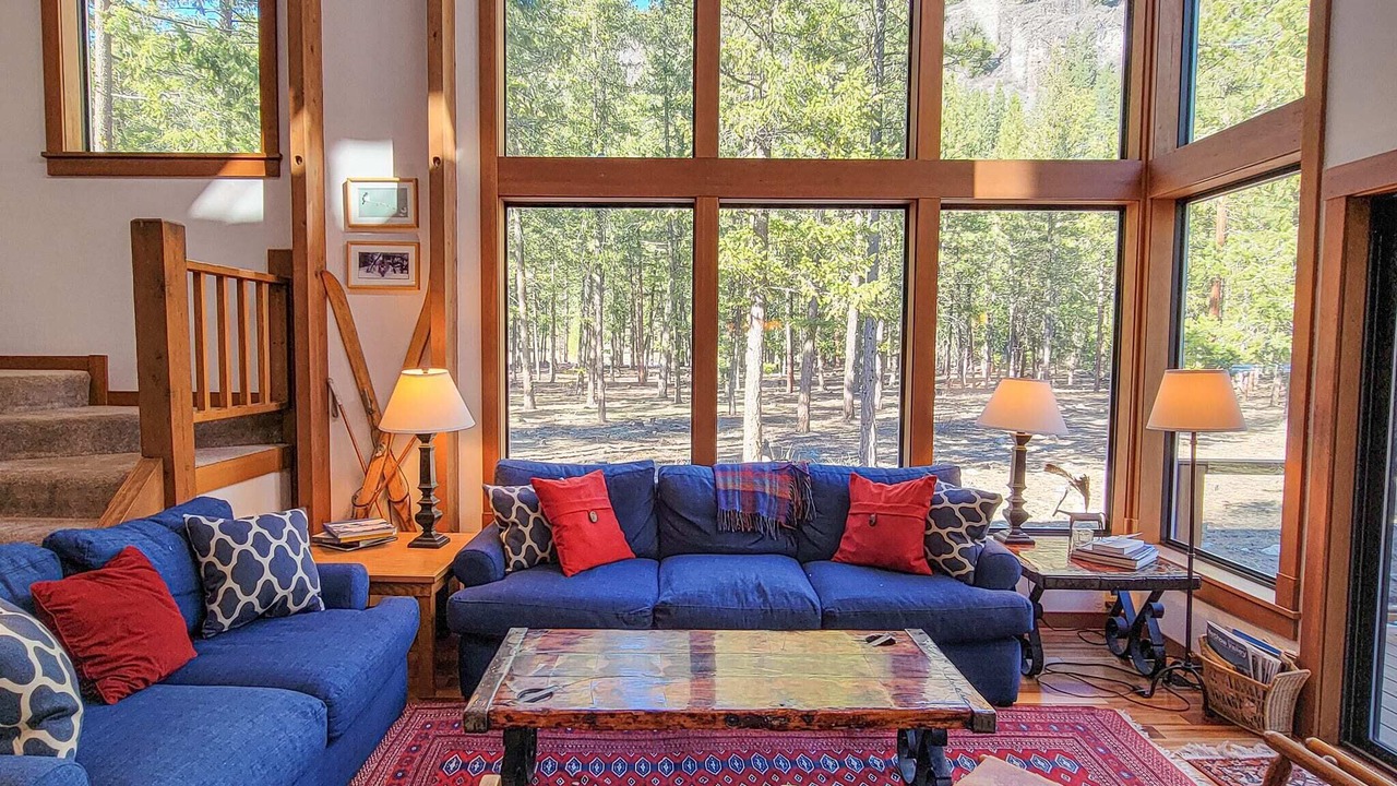 Photo of Livingroom in Mazama