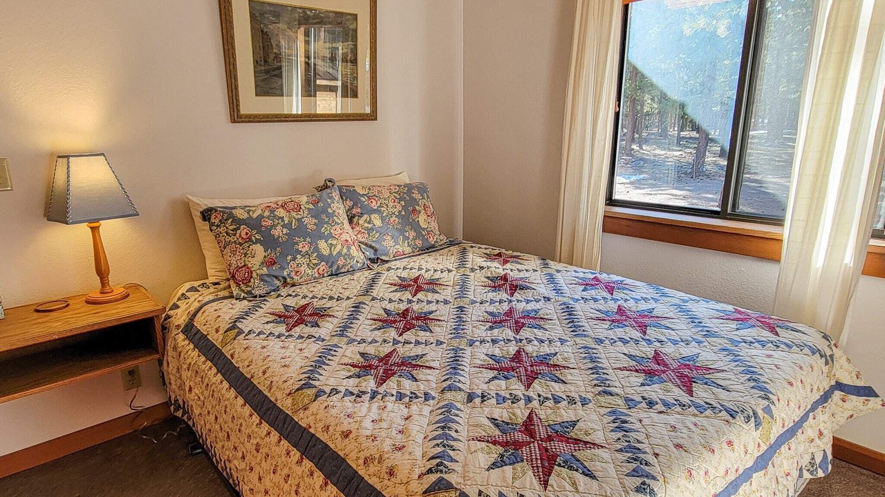 Photo of Bedroom in Mazama