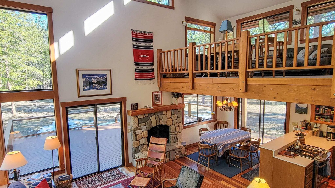 Photo of Livingroom in Mazama