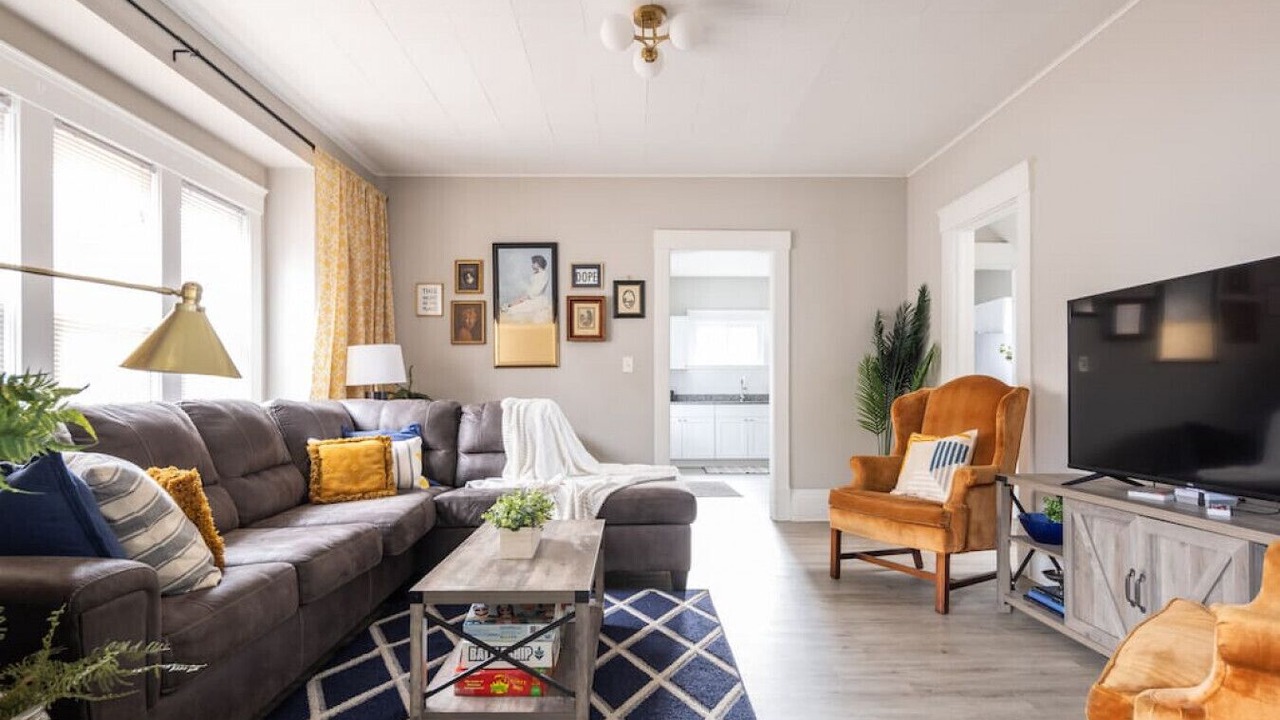 Photo of Bedroom in Detroit - Shoreway