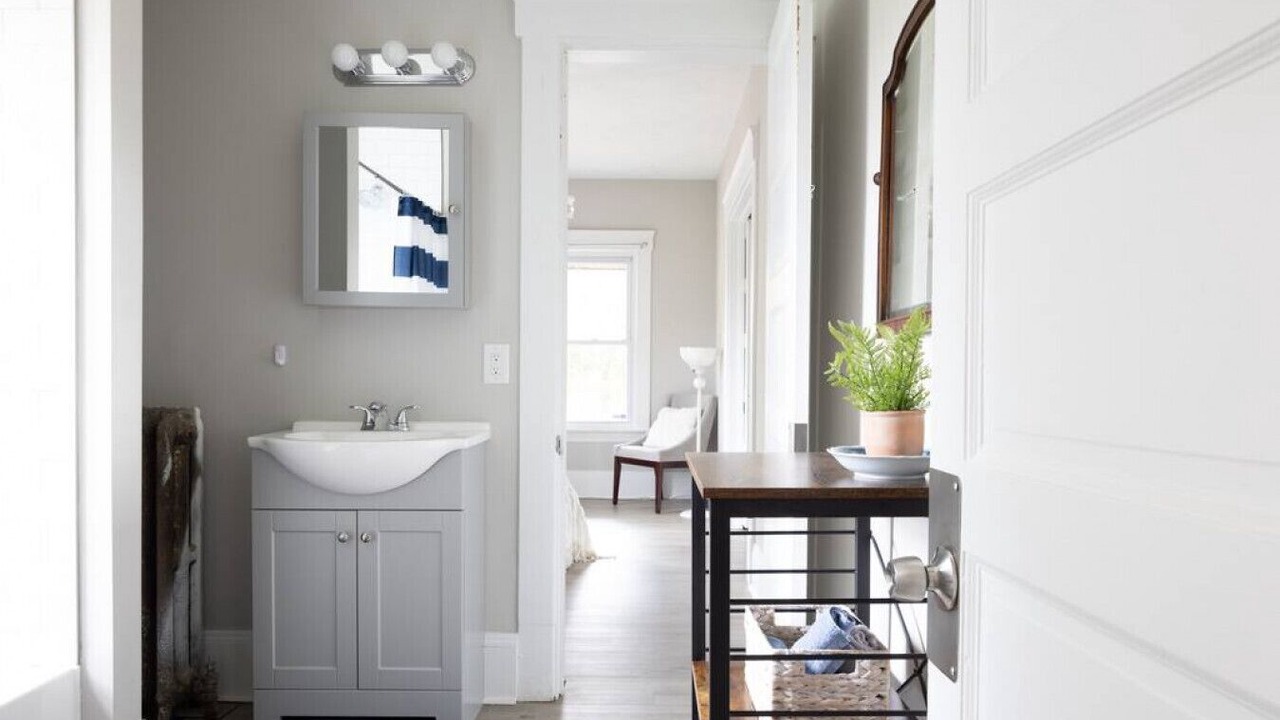 Photo of Bathroom in Detroit - Shoreway