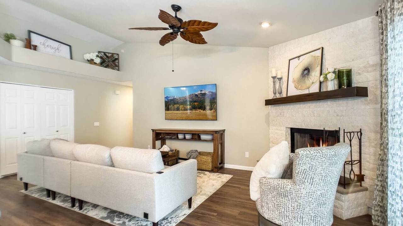 Photo of Livingroom in Val Vista Lakes