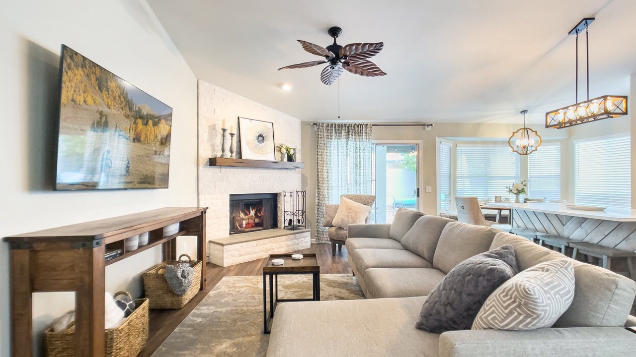 Photo of Livingroom in Val Vista Lakes