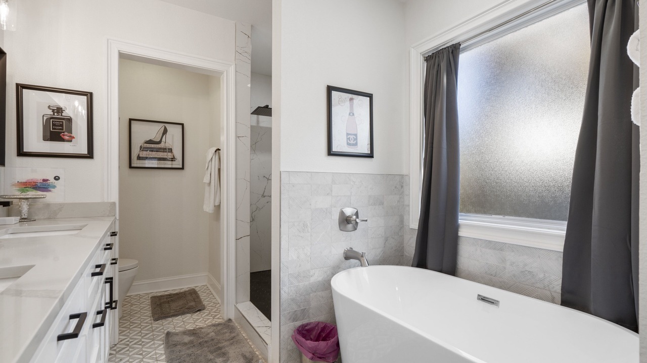 Photo of Bathroom in Cherry Street