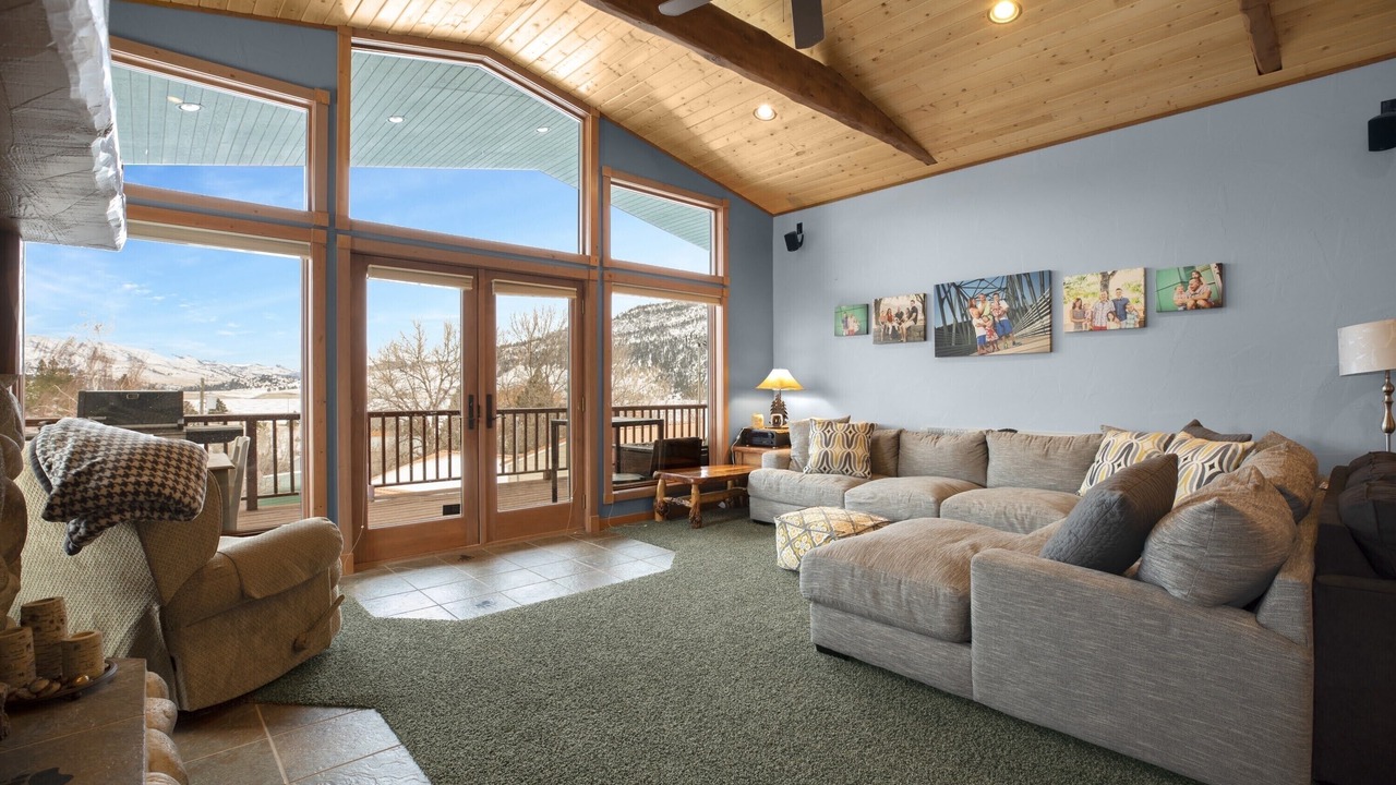 Photo of Livingroom in Wolf Creek