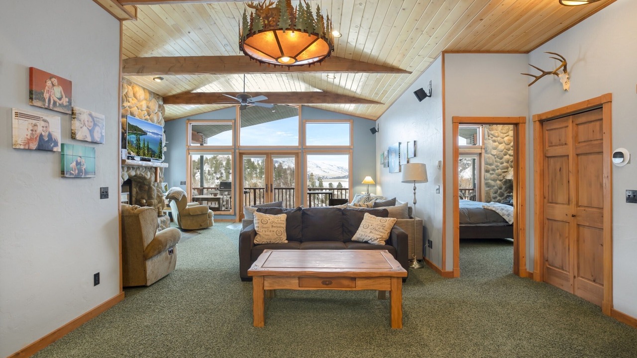 Photo of Livingroom in Wolf Creek