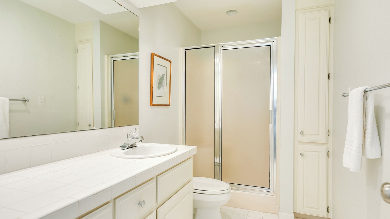Photo of Bathroom in Pirates Beach