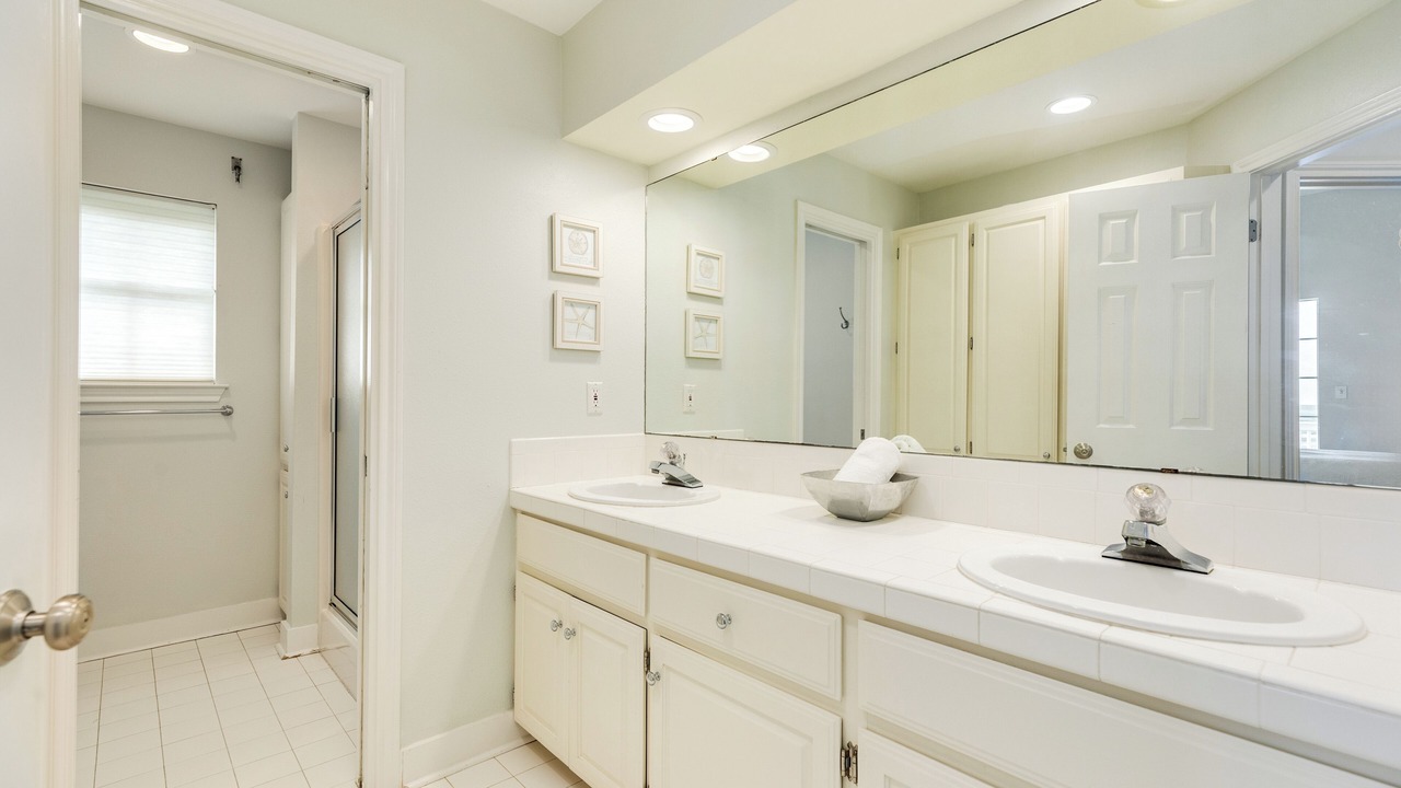 Photo of Bathroom in Pirates Beach