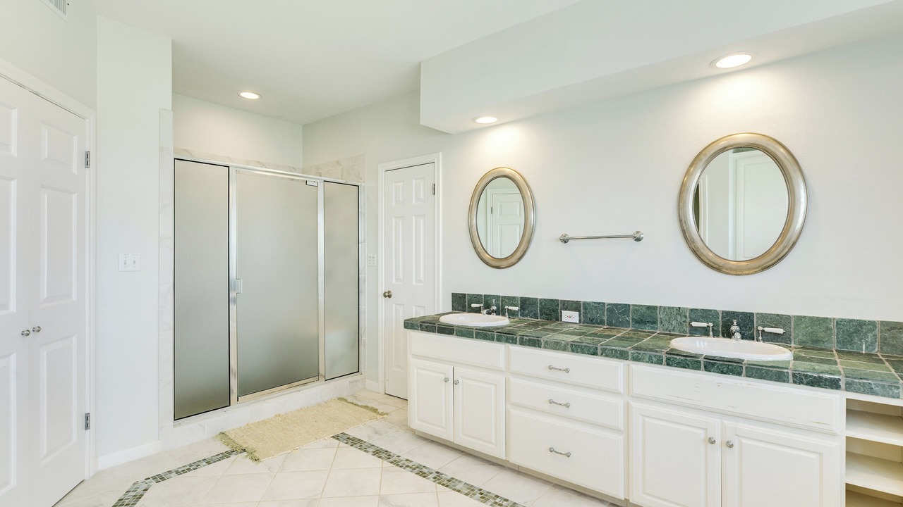 Photo of Bathroom in Pirates Beach