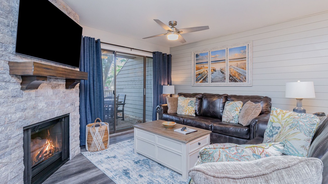 Photo of Livingroom in Arcadian Shores