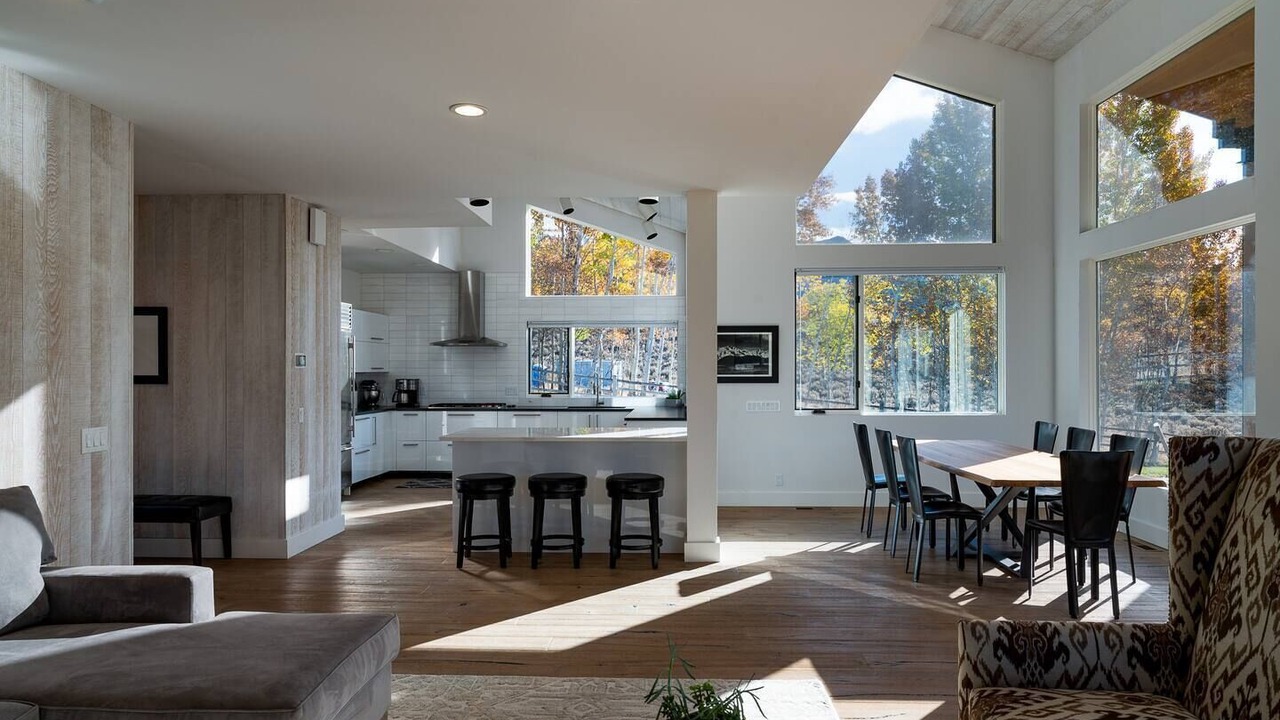 Photo of Livingroom in Elkhorn Village