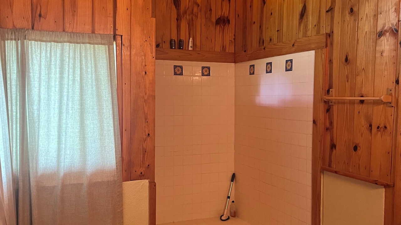 Photo of Bathroom in Brookeland