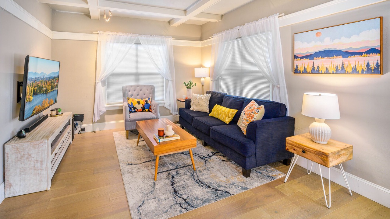 Photo of Livingroom in University District