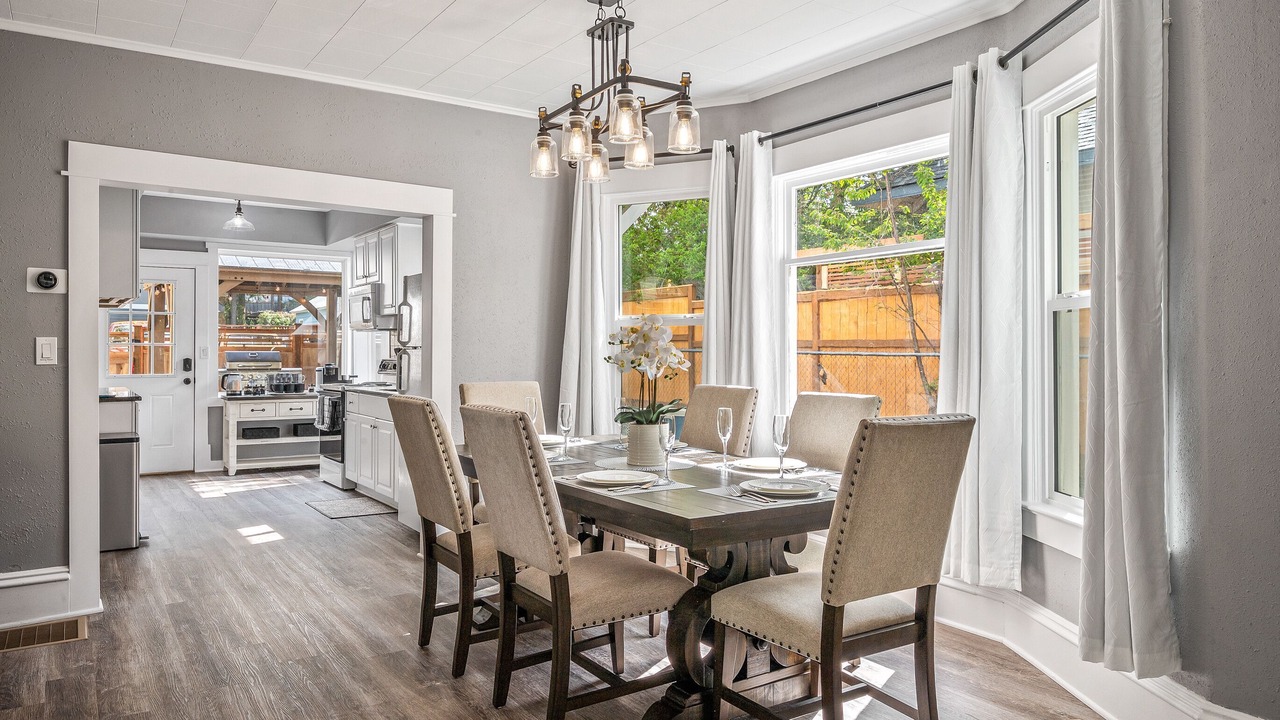 Photo of Livingroom in Garden District