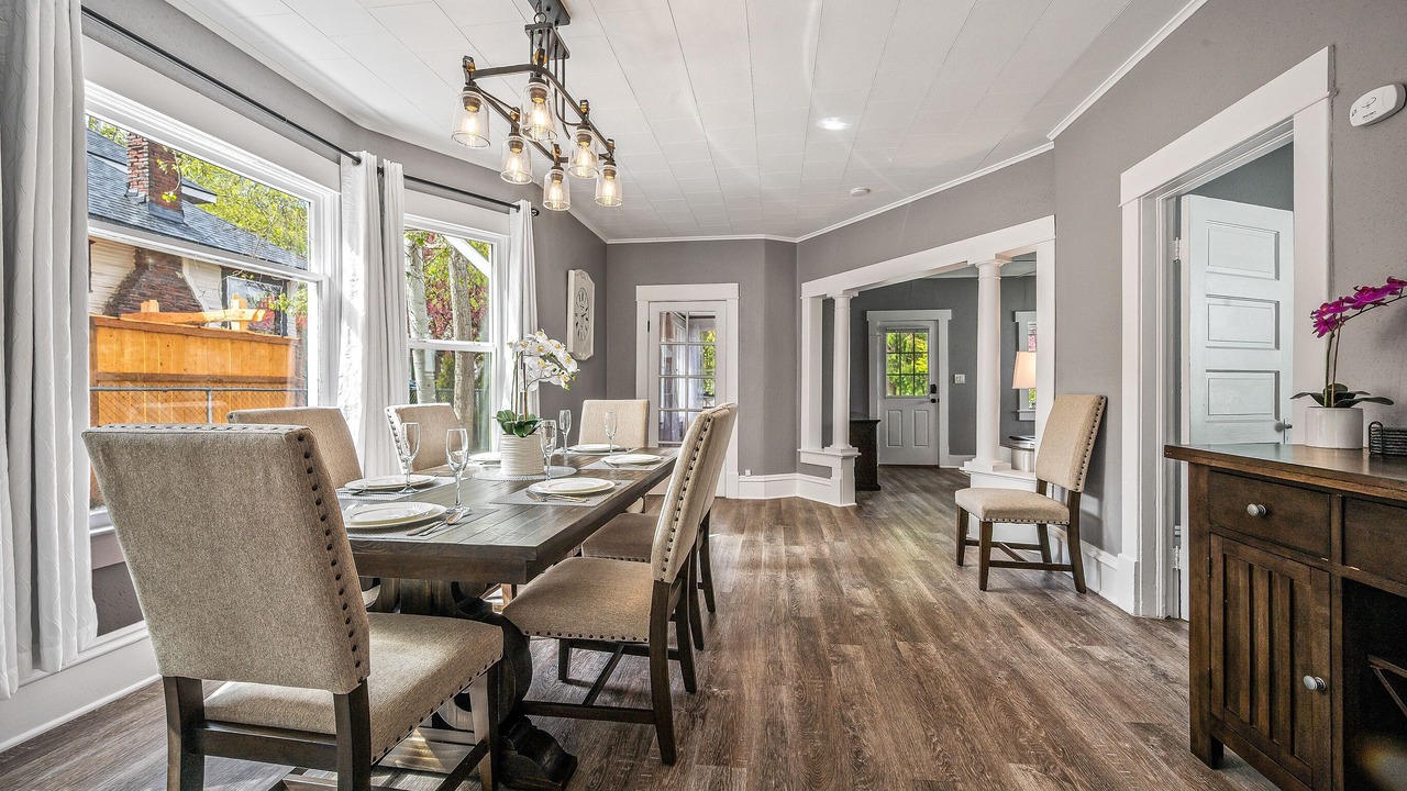 Photo of Bedroom in Garden District
