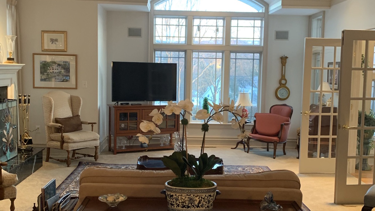 Photo of Livingroom in State College