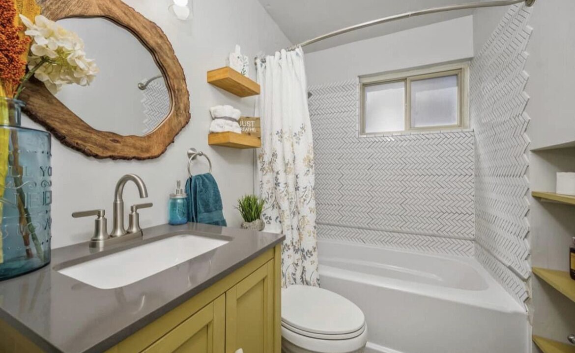 Photo of Bathroom in Roselawn Finance