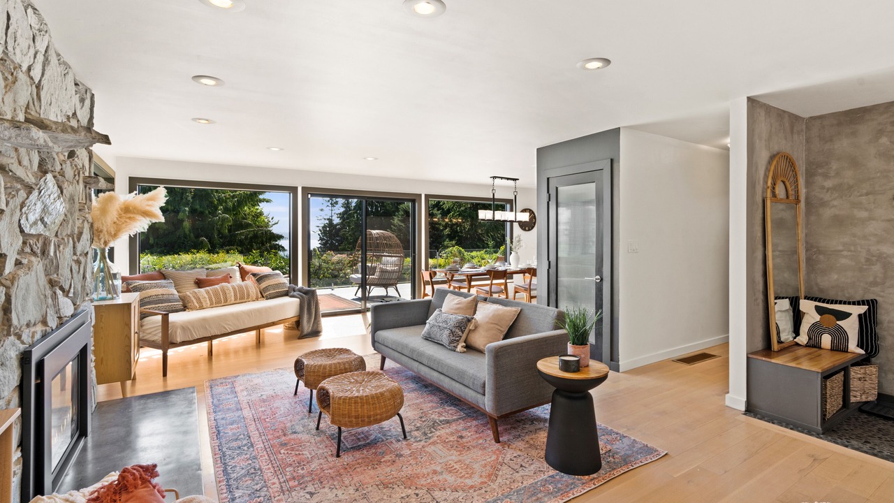 Photo of Livingroom in Rollingbay